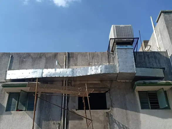 Rooftop cooler feeding a long duct run